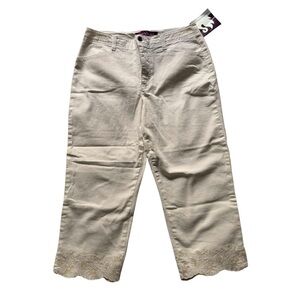 NWT Gloria Vanderbilt capri pants